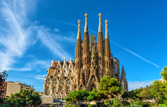 Sagrada Familia: Awe-Inspiring Surreal Masterpiece